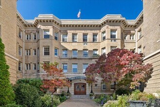 Building Photo - 3220 17th St NW Building Photo - 3220 17th St NW