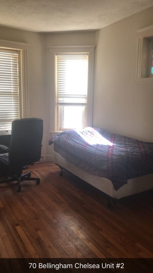 Building Photo - 2 Bd on Bellingham St., NO FEE