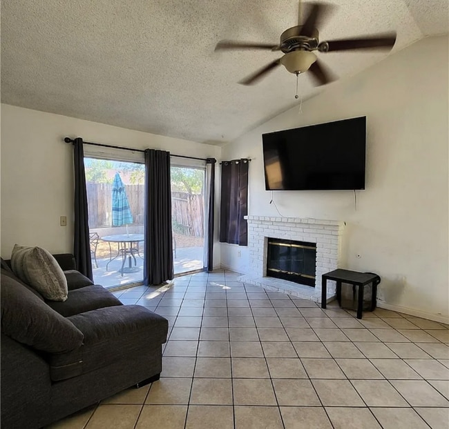 Building Photo - 738 Trixis Ave