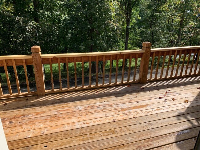 Foto del edificio - 3499 Lakeside Ct