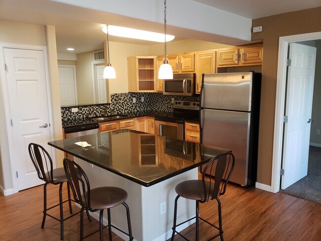 Foto del edificio - 5201 S Fox St