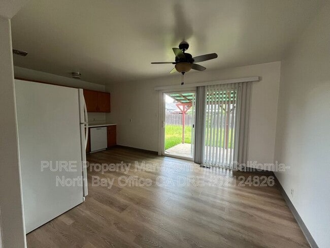 Building Photo - 305 Oak Manor Dr