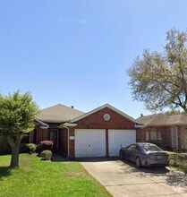 Building Photo - 10443 N Shadowdale Dr