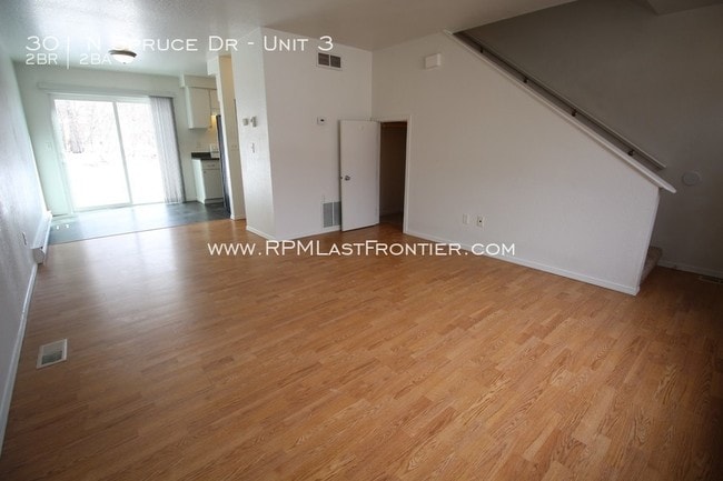 Building Photo - 301 N Spruce Dr
