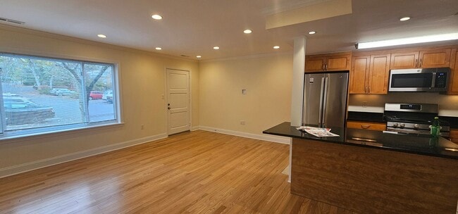 Spacious 1-Bedroom Townhouse in Scenic Area - Spacious 1-Bedroom Townhouse in Scenic Area