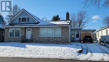 Building Photo - 500 Lakeshore Rd