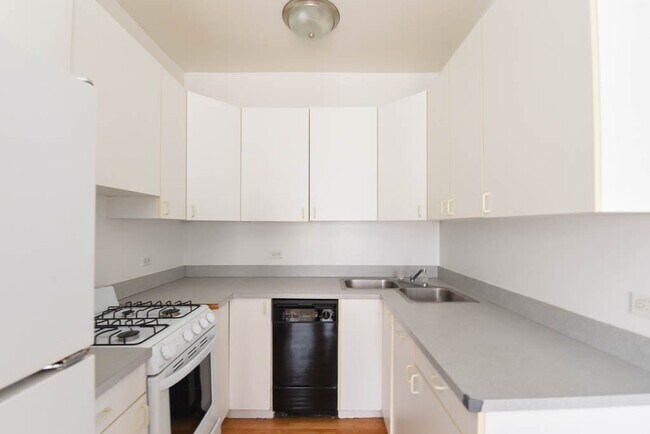 Foto del edificio - 821 W Waveland Ave