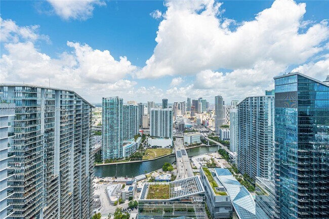 Foto del edificio - 45 SW 9th St