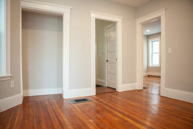 Building Photo - 19 Rowell St