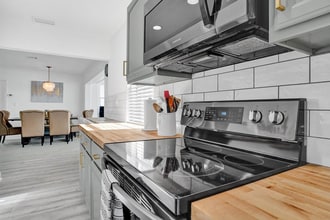 Building Photo - 14 S Swinton Cir