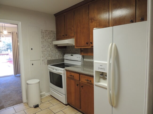 Building Photo - 2549 Bogese Dr