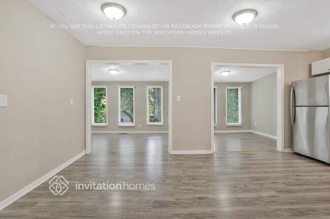 Building Photo - 2300 Pebble Rock W