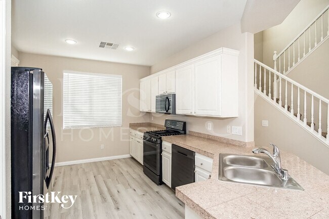 Foto del edificio - 7617 French Springs St