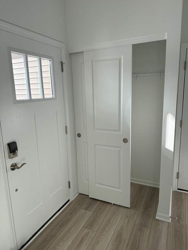 Building Photo - 7603 Honeysuckle Ln