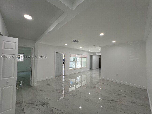 Building Photo - 6651 Allen St