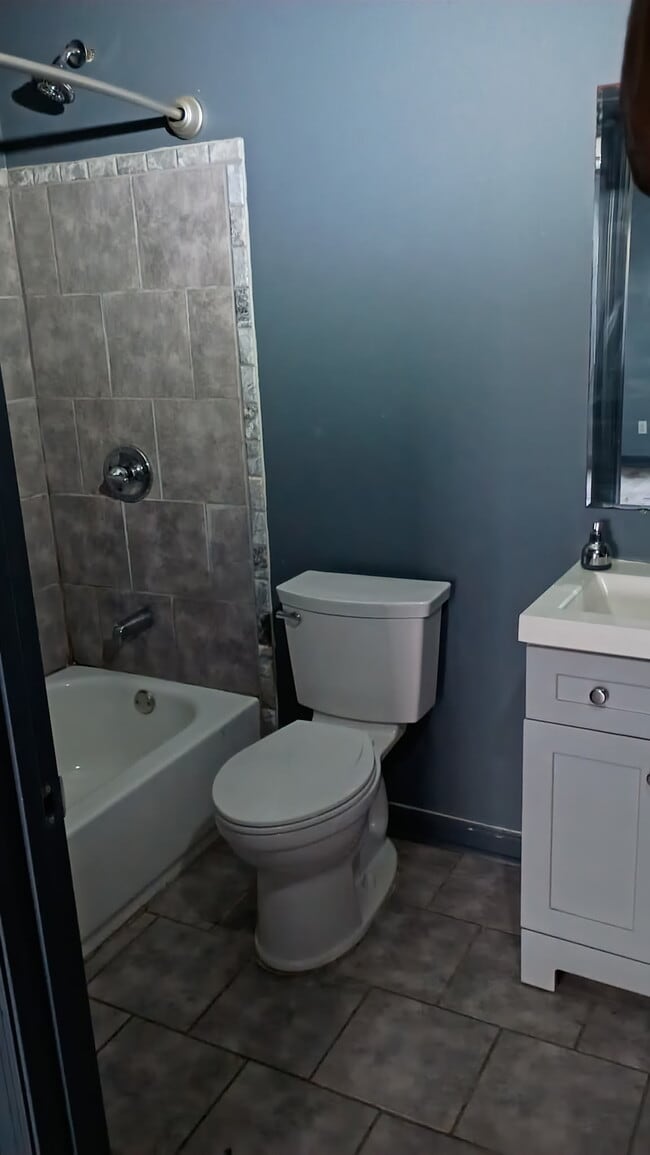 Building Photo - Phillips 711