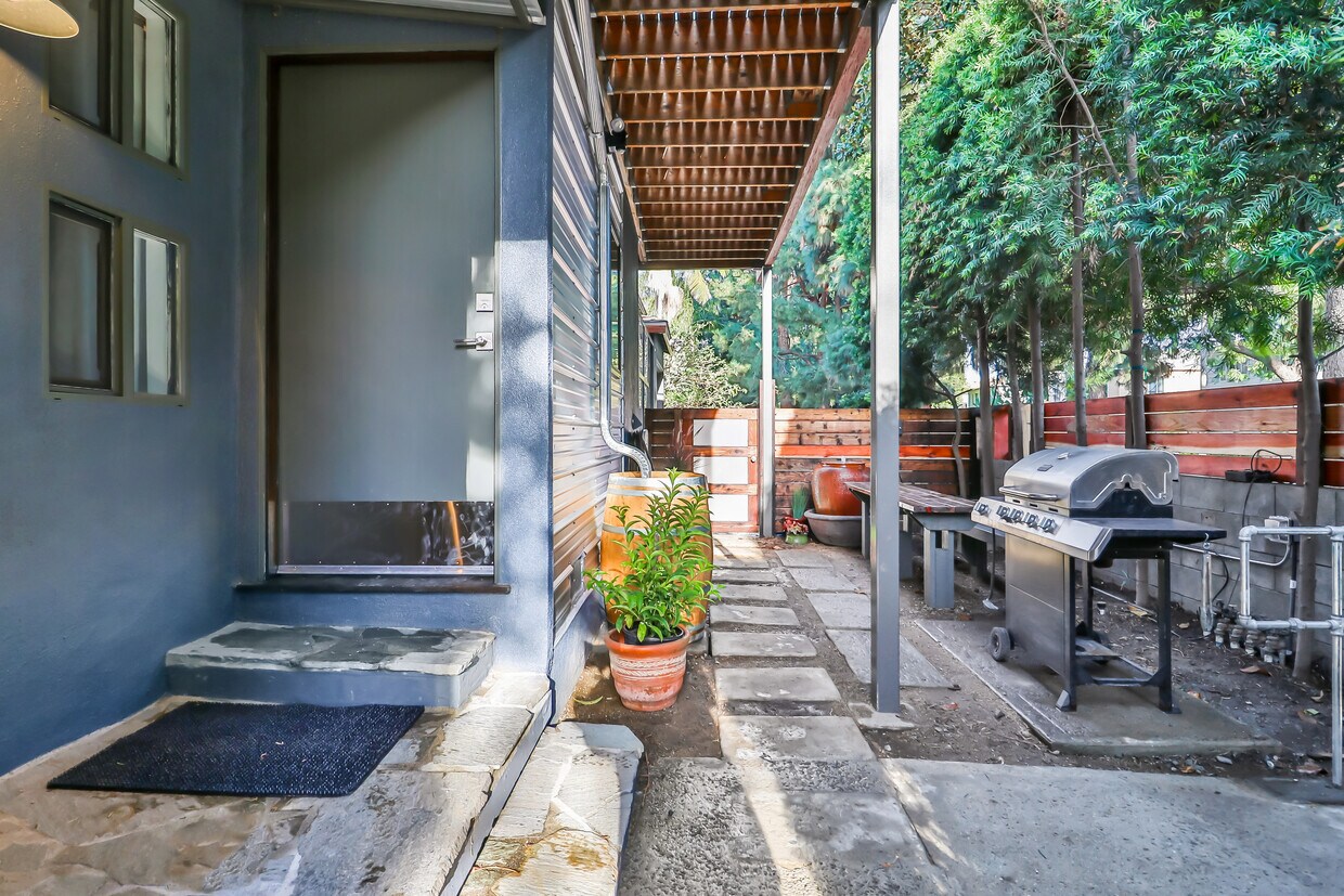 4141 Toluca Lake W Ave Unit 4141, Burbank, CA 91505 Apartments in