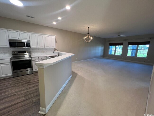 Building Photo - 5049 Glenbrook Dr