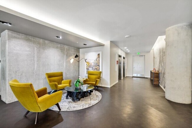Building Photo - Gridiron - 2 bedrooms