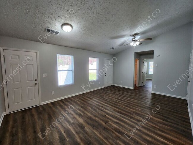 Foto del edificio - 1235 Creek View Ct