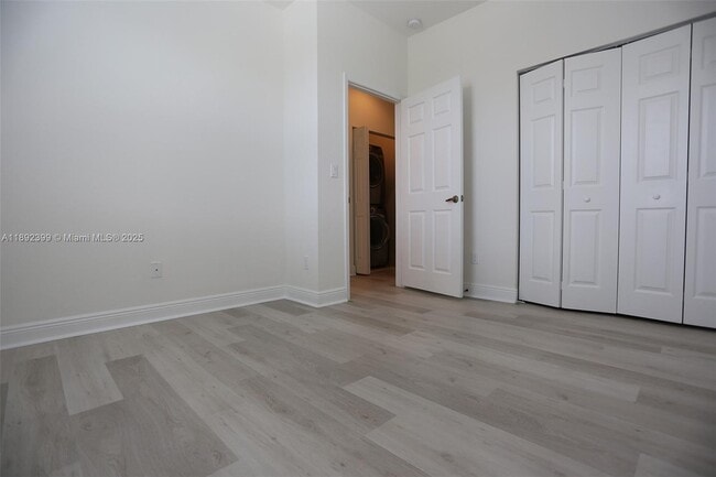 Building Photo - 1423 SW 147th Ave