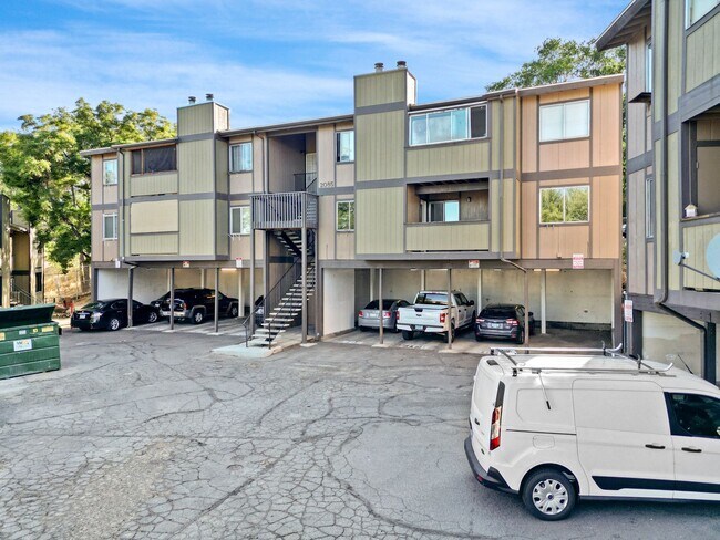 Foto del edificio - Cute 2 bedroom, 2 bath Condo for rent in R...