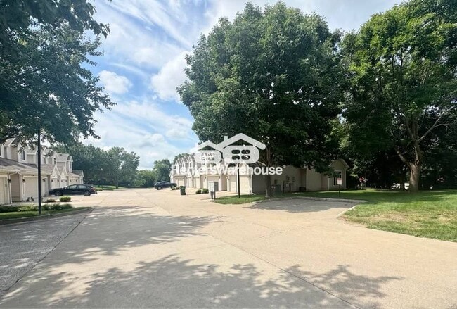 Building Photo - 6800 Ashworth Rd