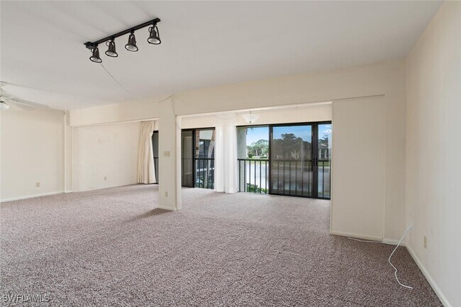 Foto del edificio - 537 Lake Louise Cir
