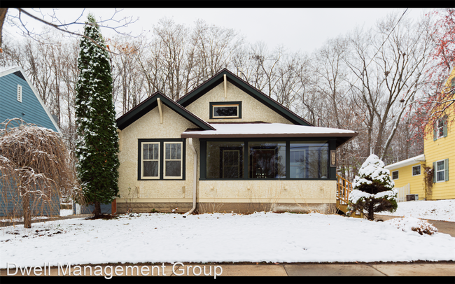 Foto del edificio - 2 br, 1 bath House - 729 7th Avenue Southwest