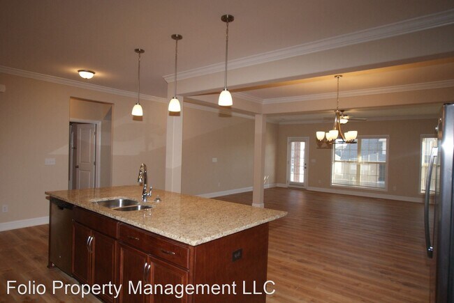 Foto del edificio - 3 br, 2 bath House - 270 Dustin Lane