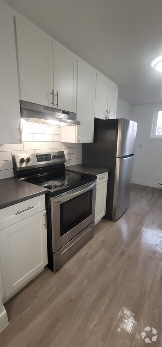 Building Photo - 61 Ballantyne Ave