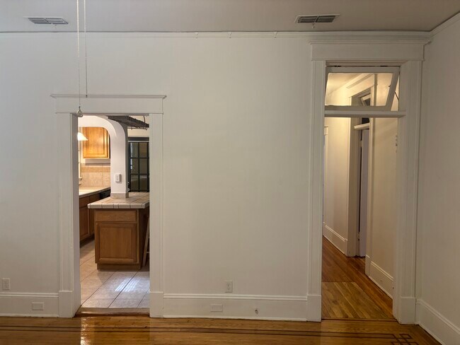 Foto del edificio - 2210 Dellwood Ave