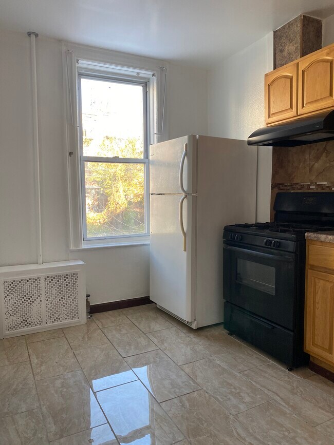 Building Photo - 525 47th St