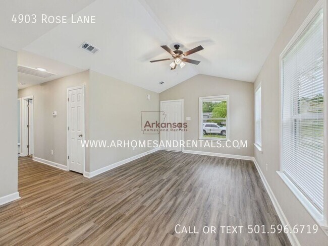 Foto del edificio - 4903 Rose Ln