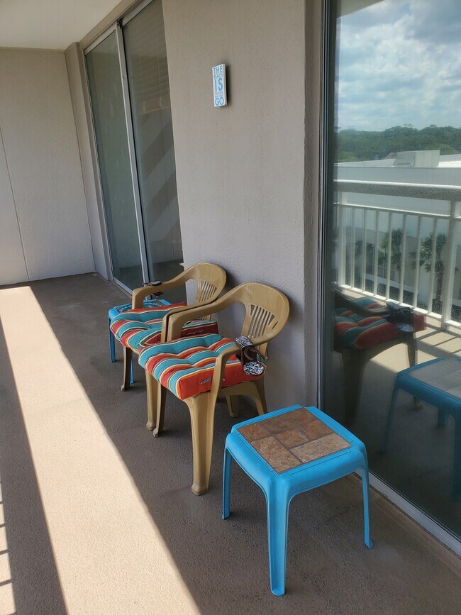 Balcony - 9820 Queensway Blvd