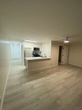 Building Photo - 2875 S King St