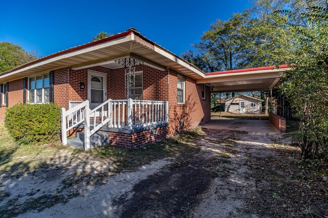 Building Photo - Brick Home For Rent in Goldsboro! 3 Bedroo...