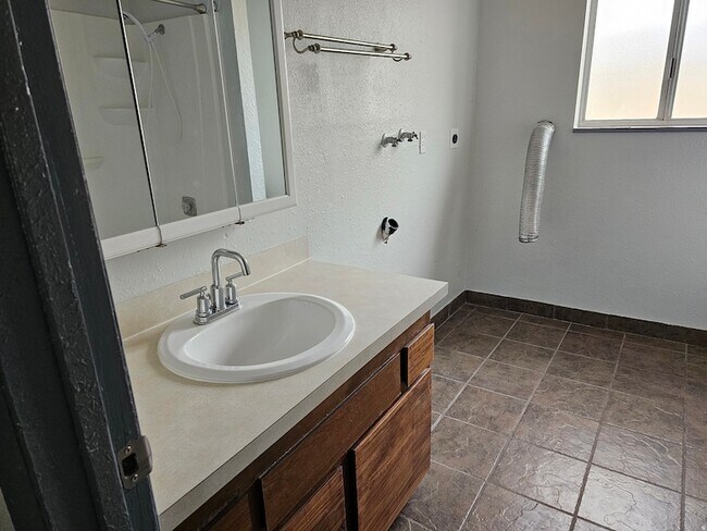 Foto del edificio - 215 N 400 W