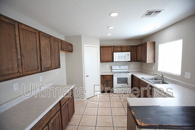 Foto del edificio - 12441 W Rosewood Dr