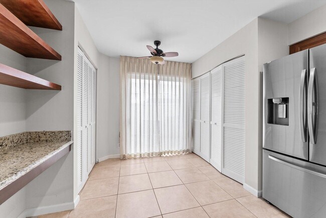 Foto del edificio - 6214 Riverwalk Ln