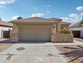 Building Photo - 2633 E Calle Del Norte Dr