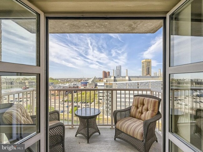 Foto del edificio - 250 S President St