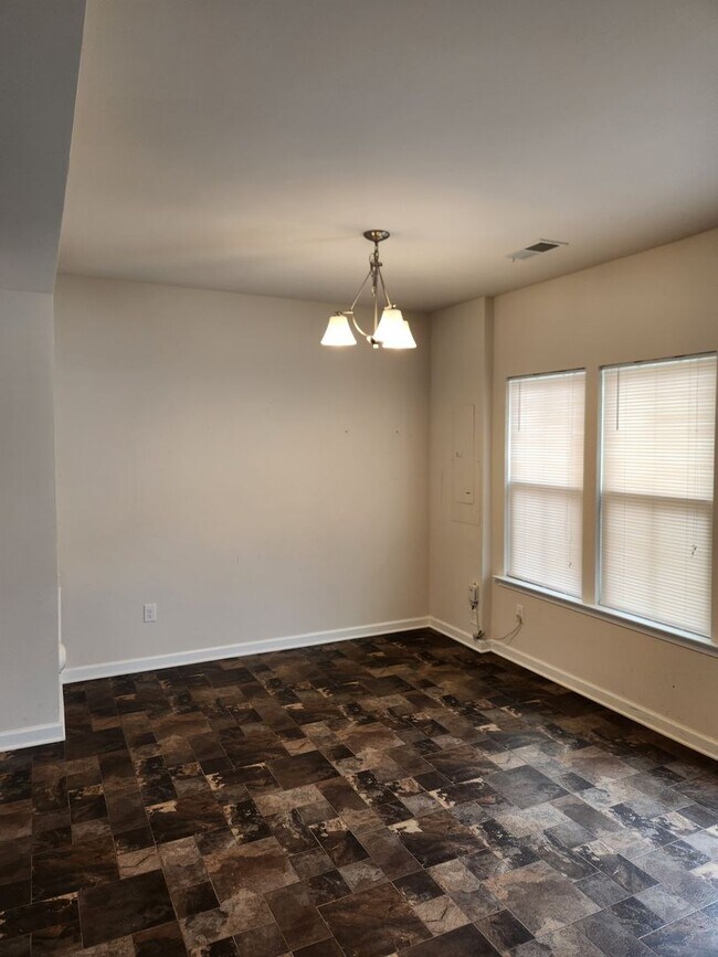 Foto del edificio - Modern 3 bed Townhouse-Foxcreek Subdivision -Moseley/Chesterfield