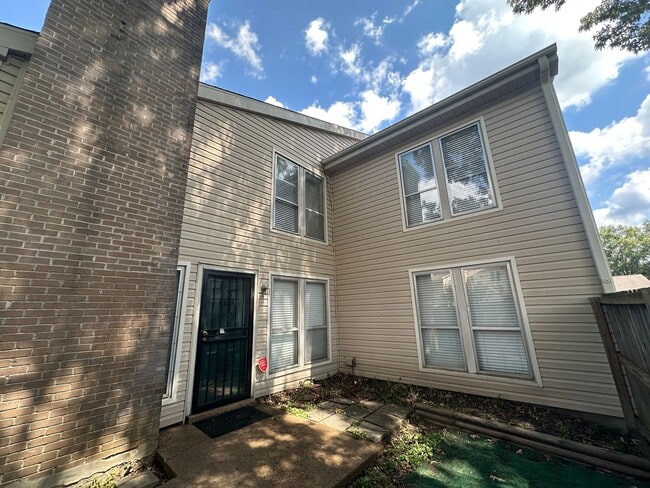 Photo - 3BD/2BA Townhouse located on the Germantown/Memphis Line!