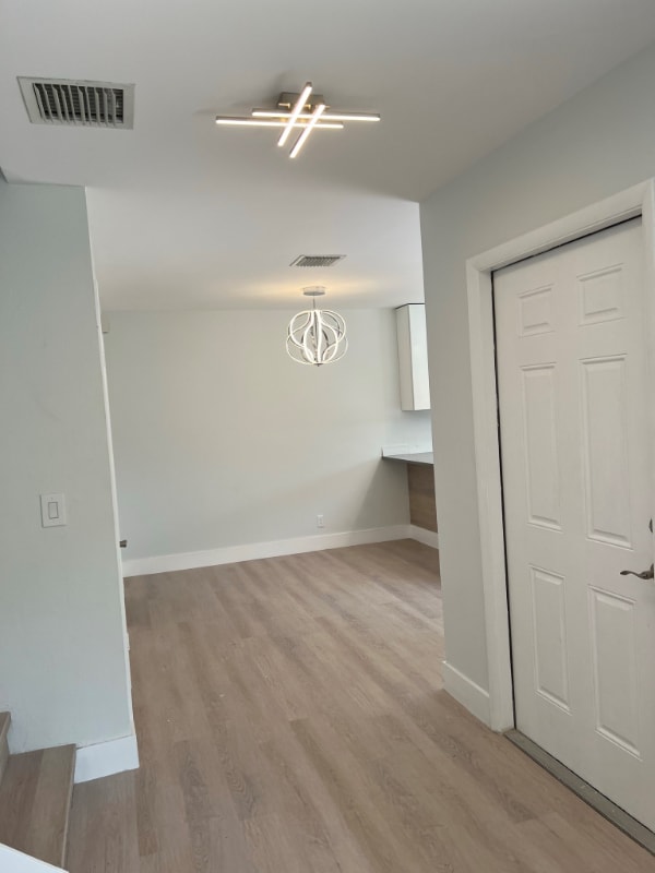 Building Photo - 2675 Albatross Rd N