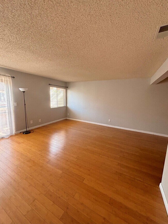 Building Photo - 5075 Valley Crest Dr