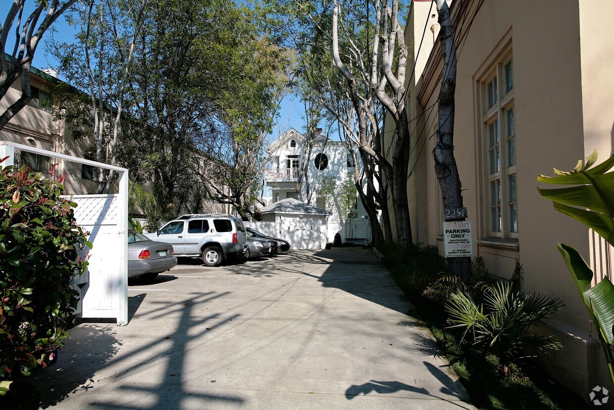 Primary Photo - 2257 Central Ave