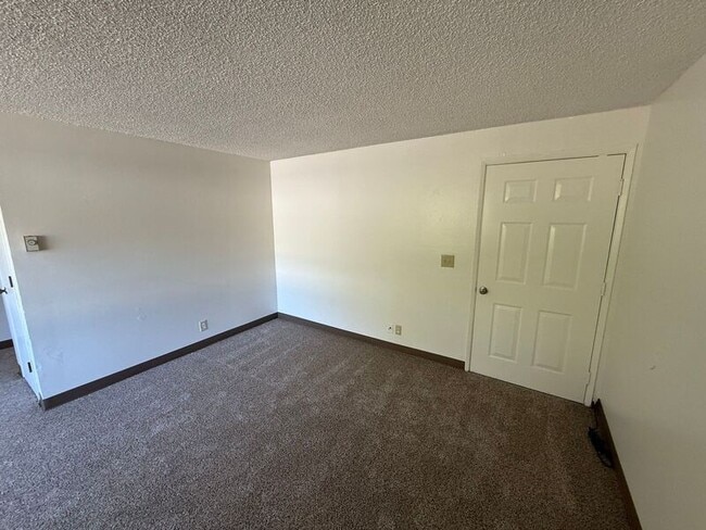 Building Photo - 3346 Willow Ct SE