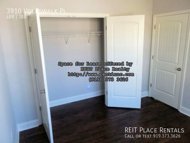 Foto del edificio - 4 Bed Townhome w/ Downstairs Bed, close to...