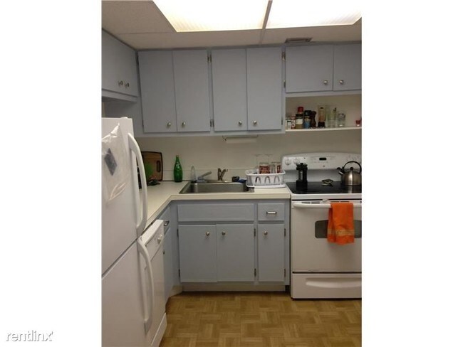 Foto del edificio - 100 Edgewater Dr